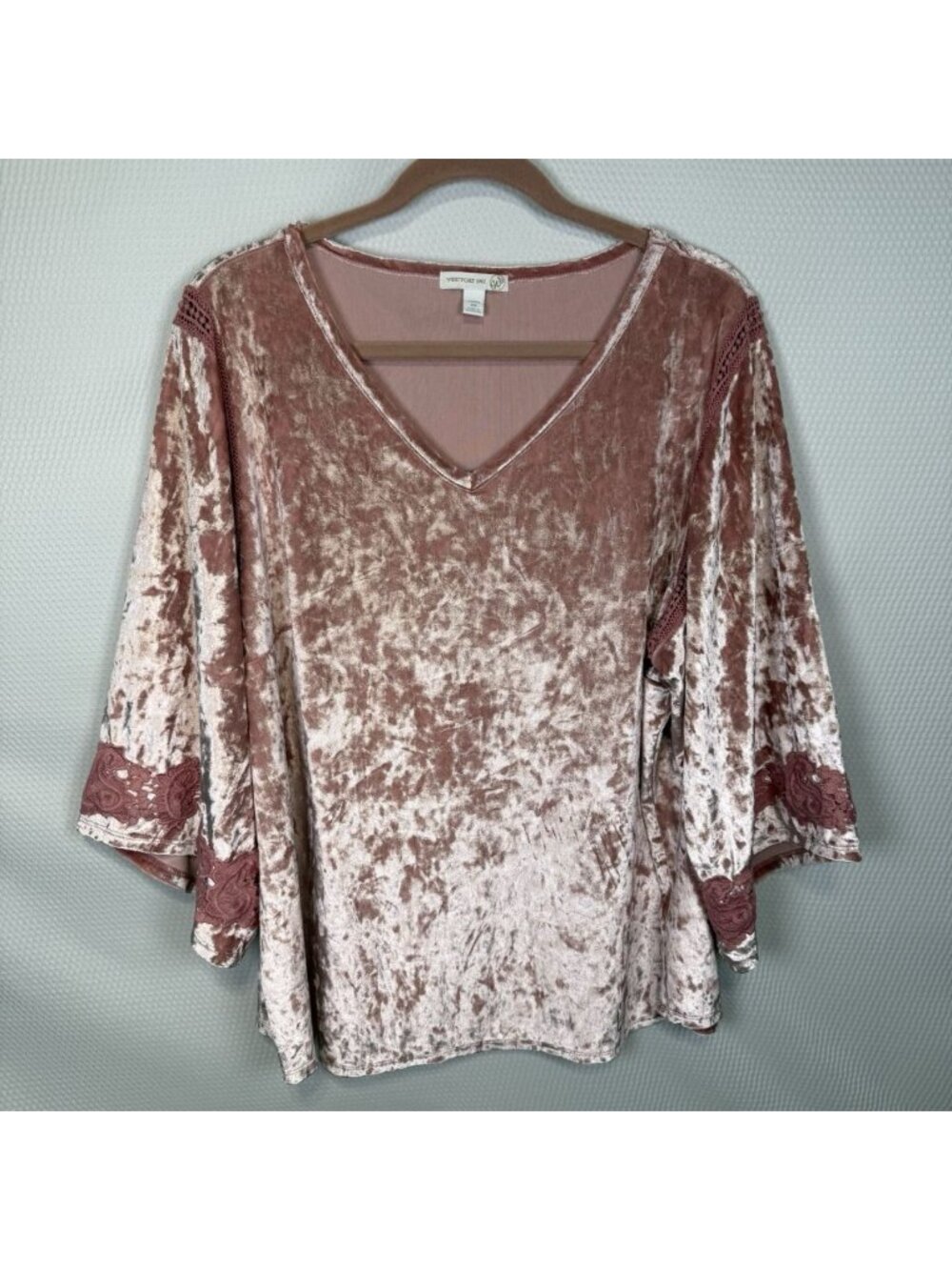 Westport 1962 Crushed Velvet Lace Appliqué Top 2X Soft Pink Romance Cottage